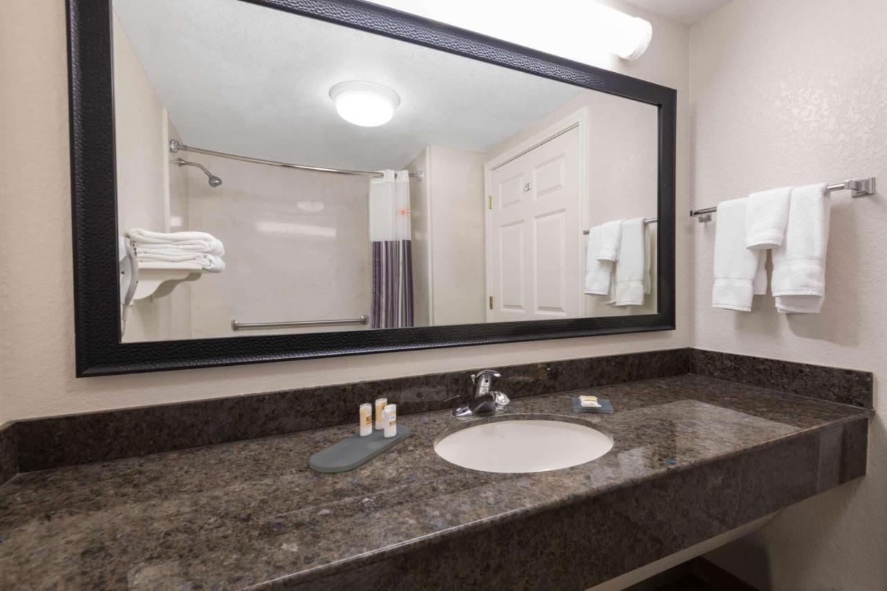 La Quinta Inn & Suites By Wyndham San Antonio Riverwalk Екстериор снимка