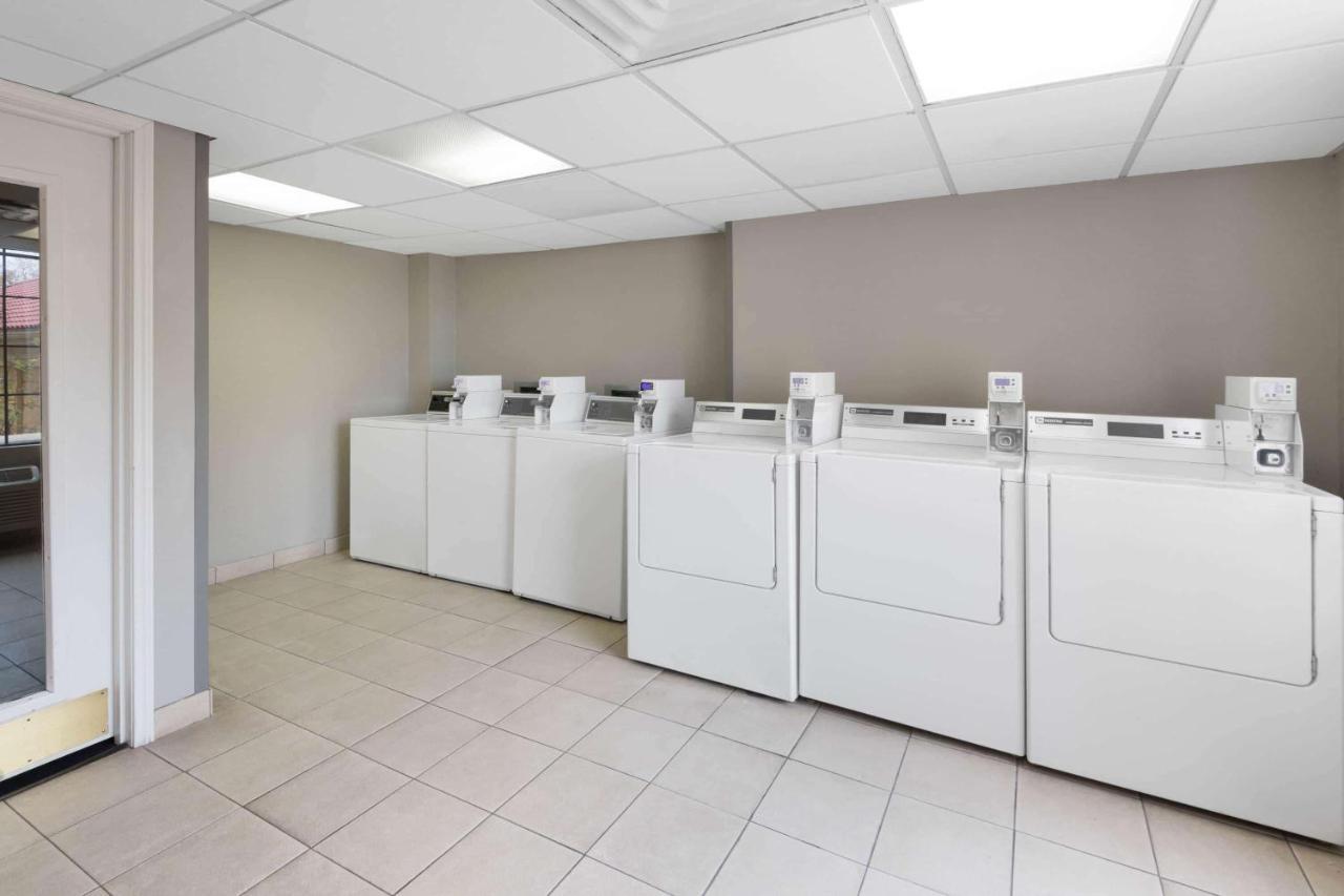 La Quinta Inn & Suites By Wyndham San Antonio Riverwalk Екстериор снимка