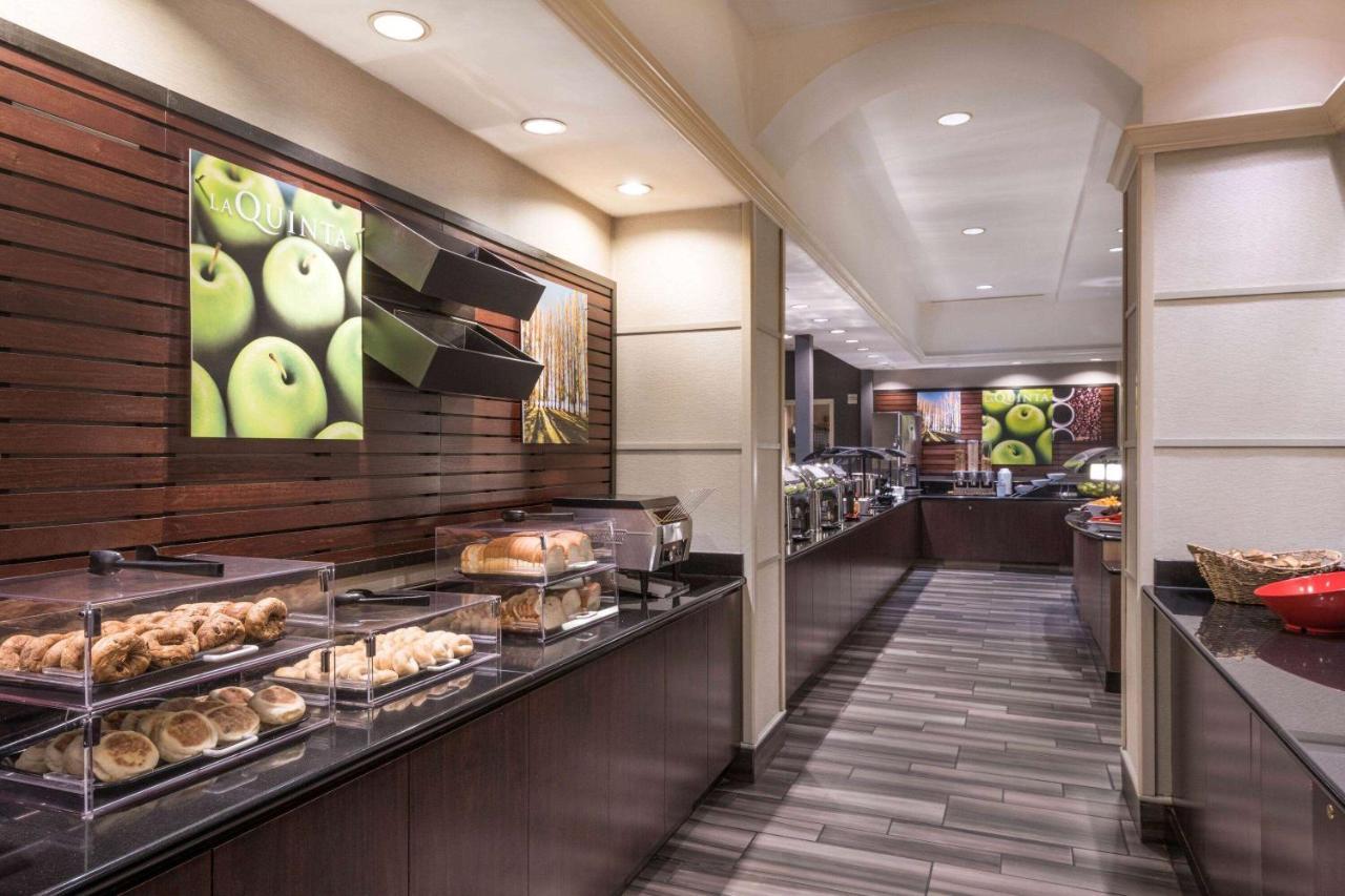 La Quinta Inn & Suites By Wyndham San Antonio Riverwalk Екстериор снимка