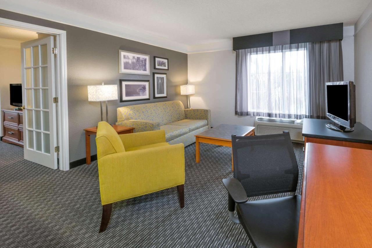 La Quinta Inn & Suites By Wyndham San Antonio Riverwalk Екстериор снимка