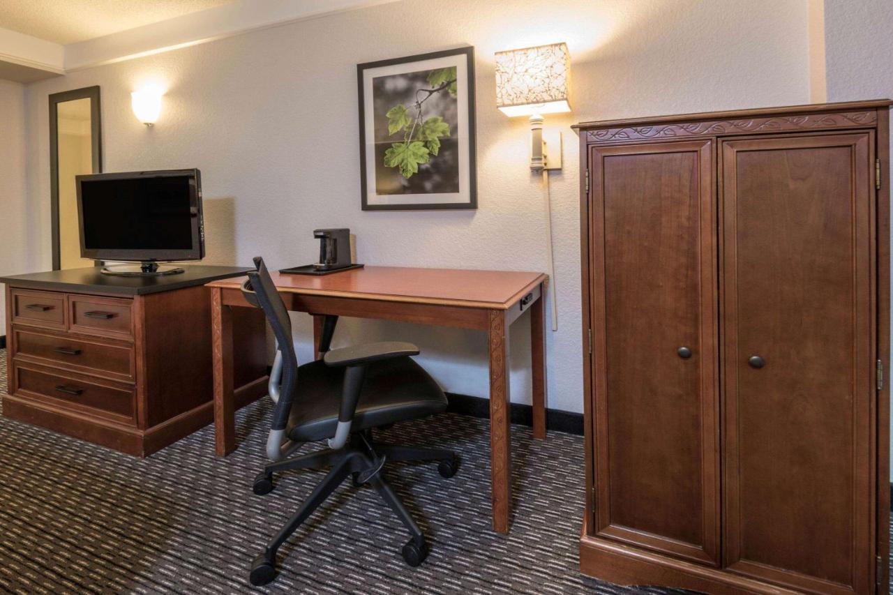 La Quinta Inn & Suites By Wyndham San Antonio Riverwalk Екстериор снимка