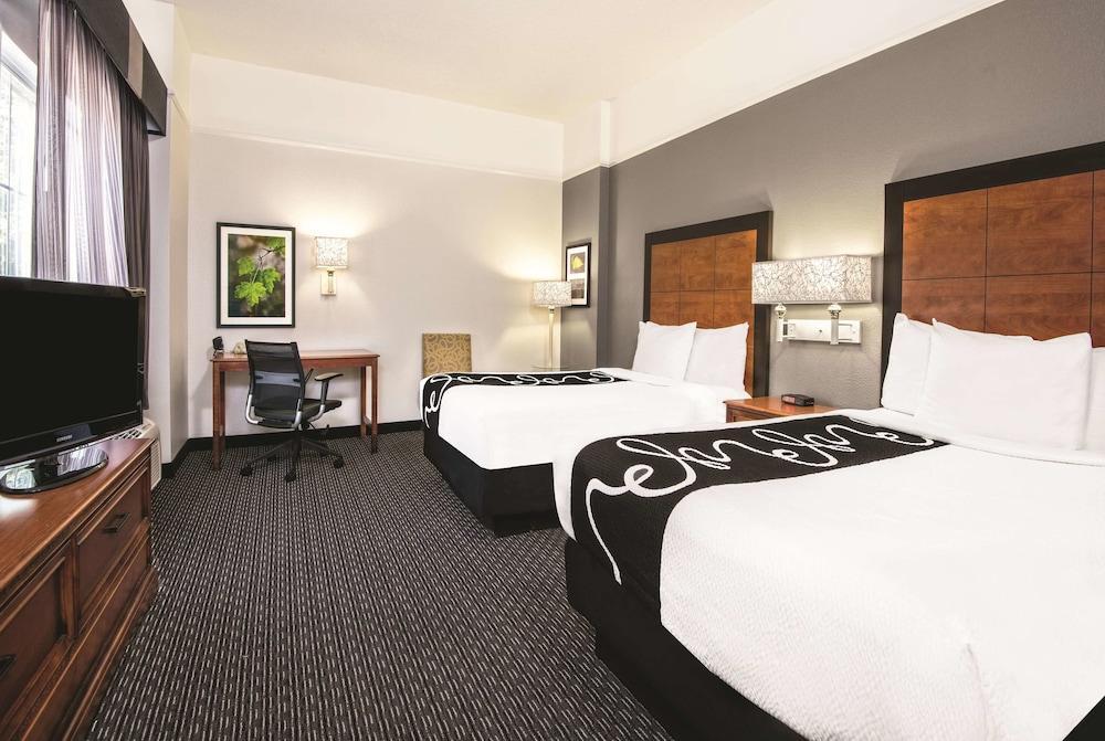 La Quinta Inn & Suites By Wyndham San Antonio Riverwalk Екстериор снимка