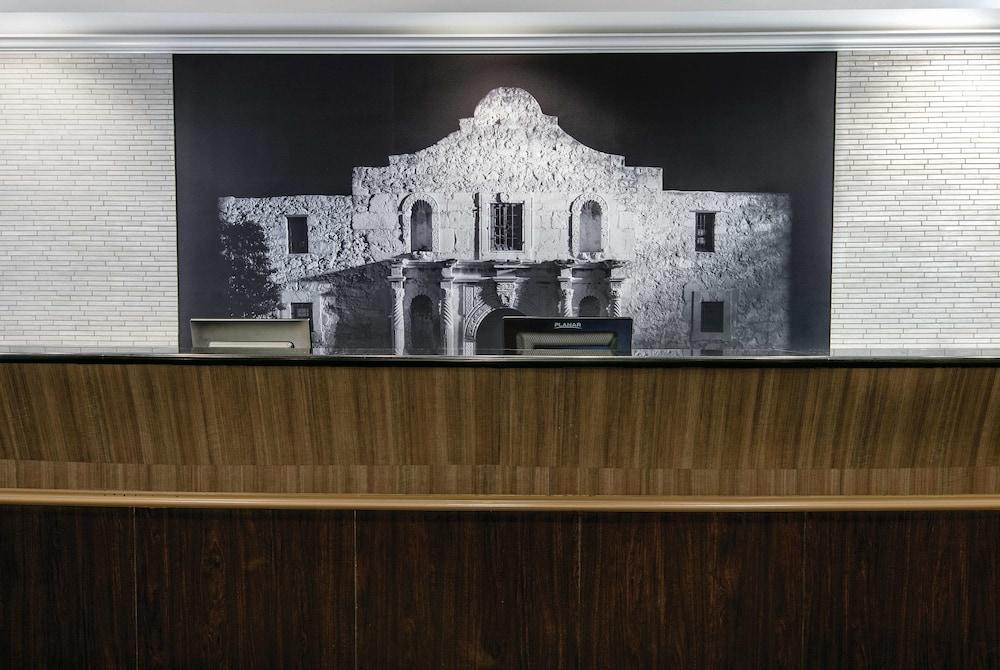La Quinta Inn & Suites By Wyndham San Antonio Riverwalk Екстериор снимка
