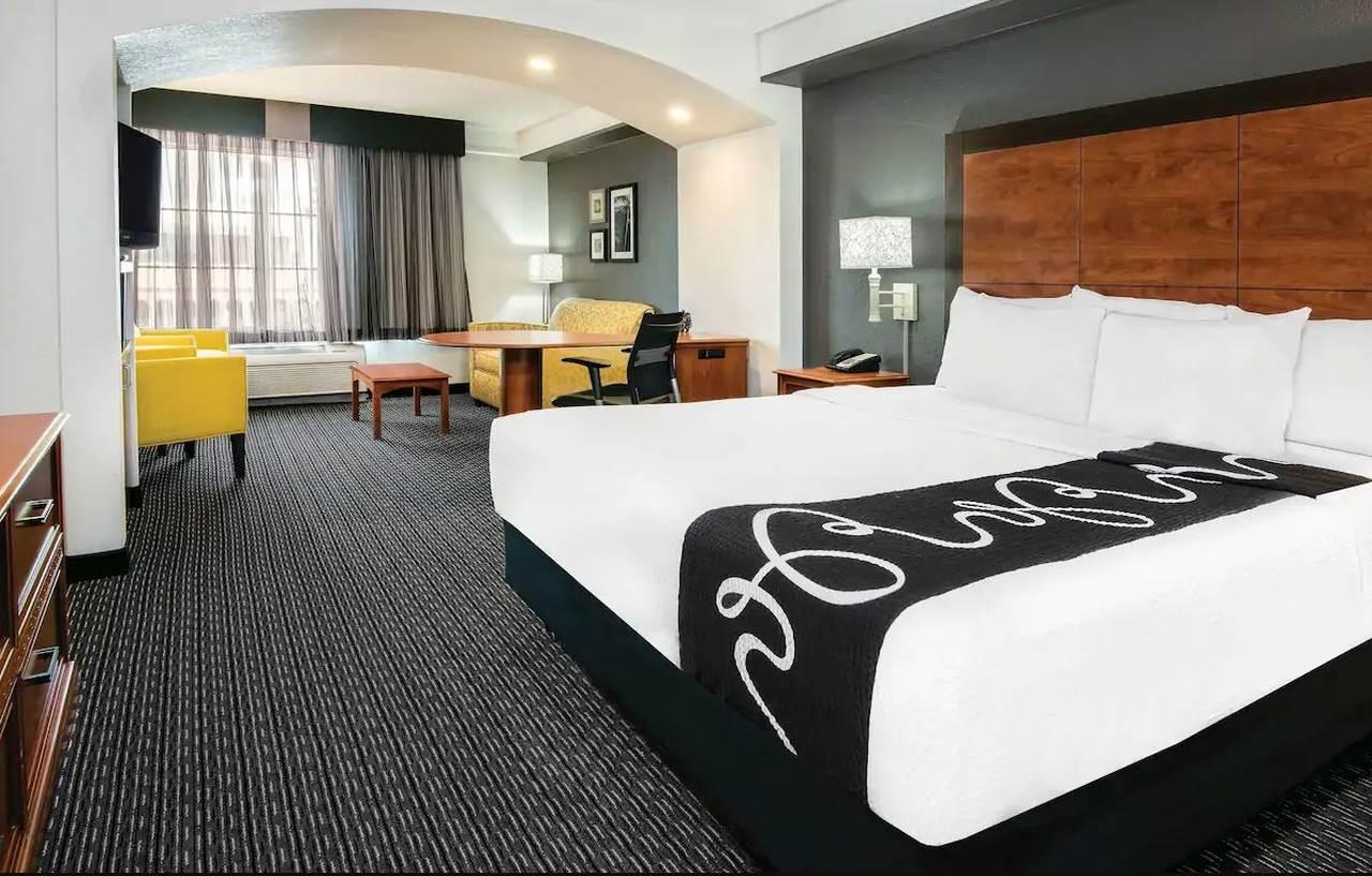 La Quinta Inn & Suites By Wyndham San Antonio Riverwalk Екстериор снимка