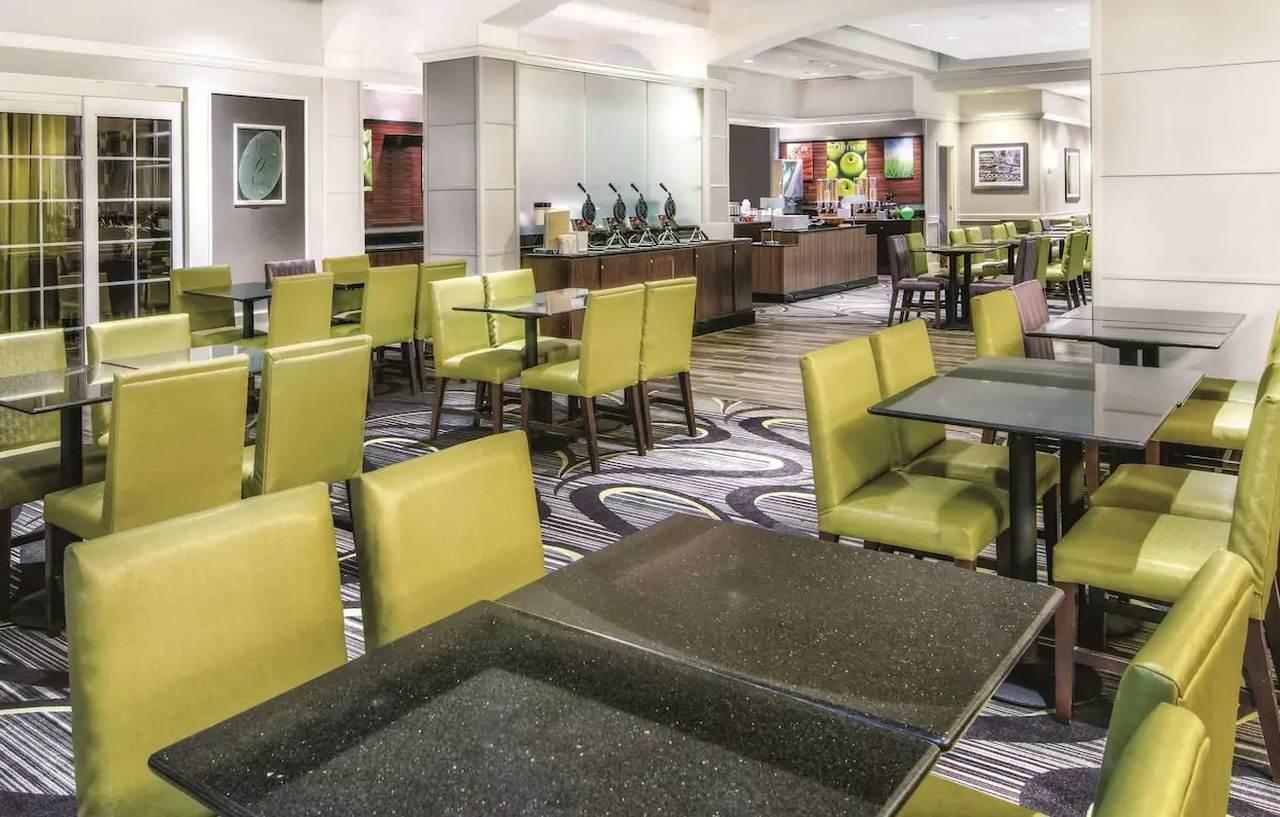 La Quinta Inn & Suites By Wyndham San Antonio Riverwalk Екстериор снимка