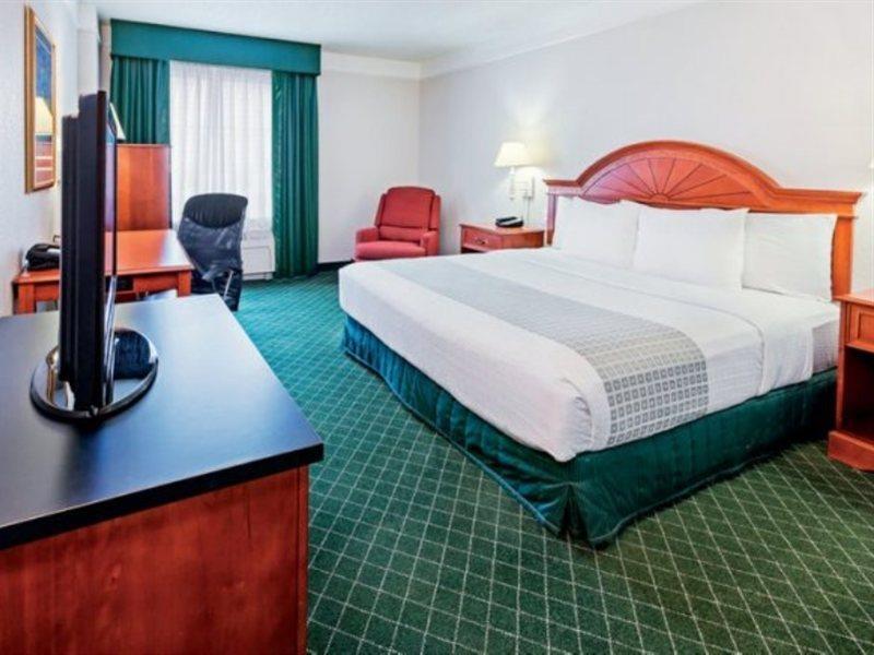La Quinta Inn & Suites By Wyndham San Antonio Riverwalk Екстериор снимка