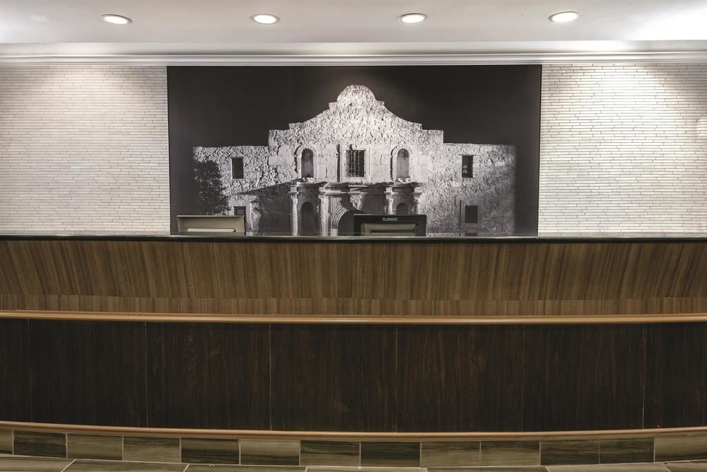 La Quinta Inn & Suites By Wyndham San Antonio Riverwalk Екстериор снимка