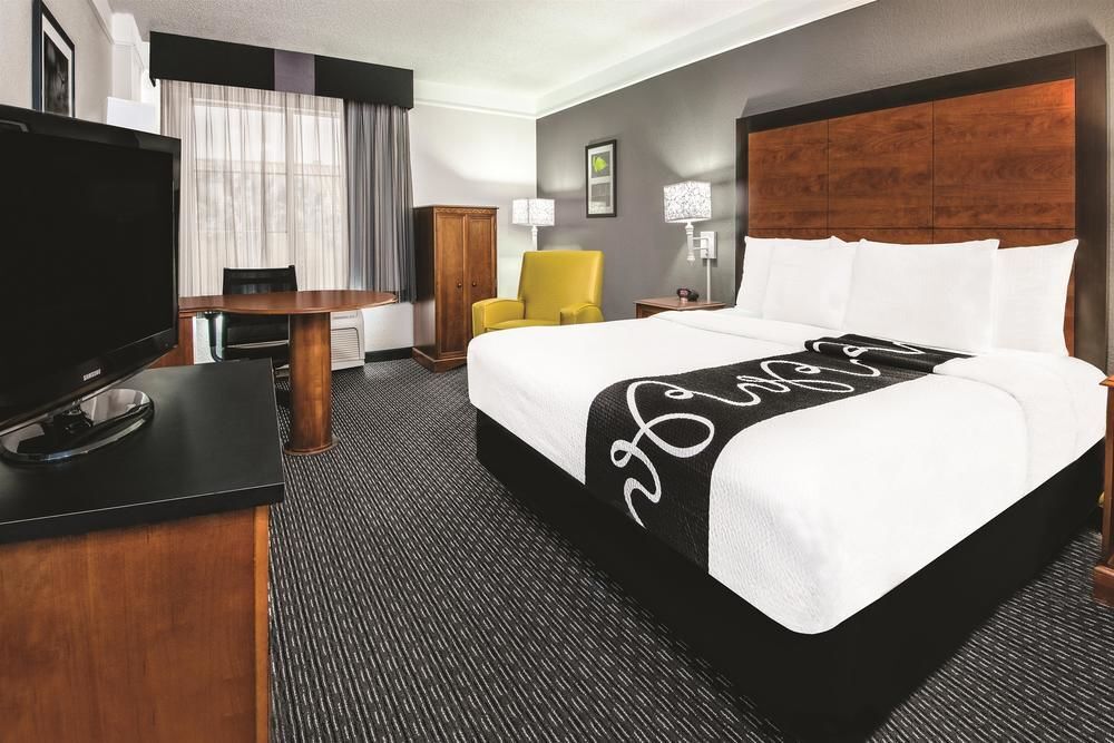 La Quinta Inn & Suites By Wyndham San Antonio Riverwalk Екстериор снимка